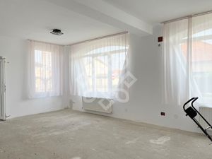 Apartament la casa de vanzare 88 mp si curte proprie in Iosia - imagine 19