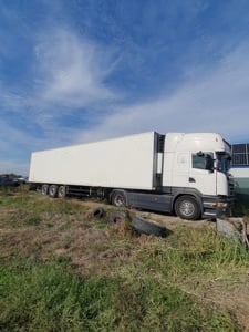 Dezmembrez semiremorca frigo