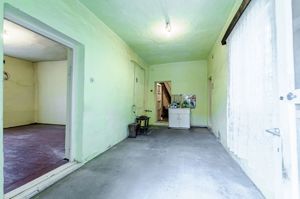 Casă cu 2 camere, teren, garaj în Bujac / Necesită renovare - imagine 4