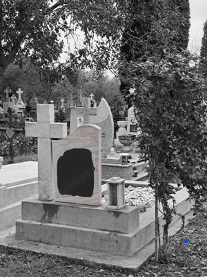 Loc de veci în Cimitirul Eternitatea, Iași