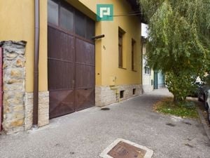 Apartament la casă cu 2 camere zona Boul Roșu