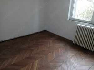 Apartament 2 camere , 1 Mai , etaj 3 ,termopane ,  fara alte imbunatatiri 