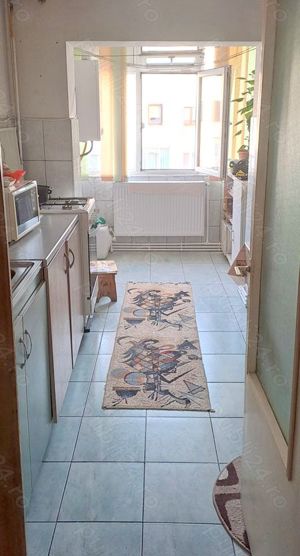 Apartament cu 3 camere, etaj intermediar - Micro 17 - imagine 9