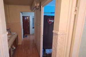 Apartament cu 3 camere, etaj intermediar - Micro 17 - imagine 2