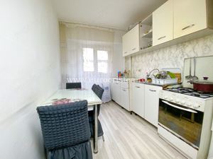 Apartament 2 camere, confort 1 de vânzare în Mangalia, zonă Sens - Centru - imagine 2