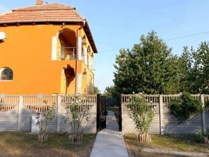 Vând vila la cheie, 2 intrări separate,demisol - program casa verde panouri fotovoltaice aprobat