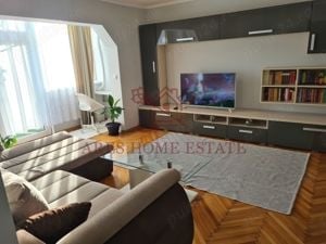 Apartament cu garaj, in centru Complexului Studentesc. 2 bai.