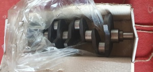 Arbore cotit nou cu eticheta Dacia 1300