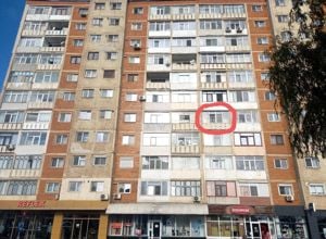 Vand apartament 3 camere centru etaj 4 din 10