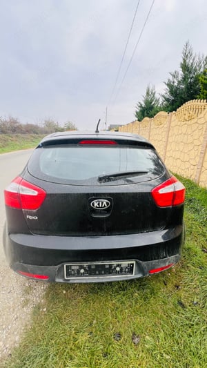 Bara spate kia rio 