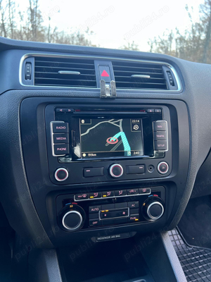 VW Jetta, 2012 1,6 tdi, full istoric reprezentanta+facturi - imagine 3