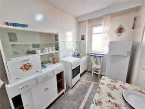 Apartament 2 camere semidecomandat zona Orizont - imagine 8