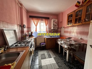 Apartament 3 camere decomandat de vanzare Alba Iulia zona Cetate - imagine 3