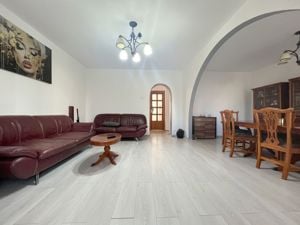 Apartament cu 5 camere, Zona Lipovei