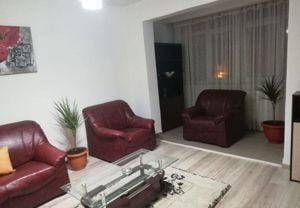 Apartament cu 3 camere, decomandat, et. 1 - Piata Centrala