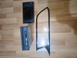 Vand navigatie originala seat leon 2013 , in stare foarte buna.