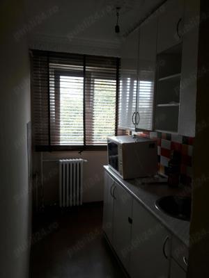 Vând apartament cu doua camere în zona narcisa Bacau - imagine 4