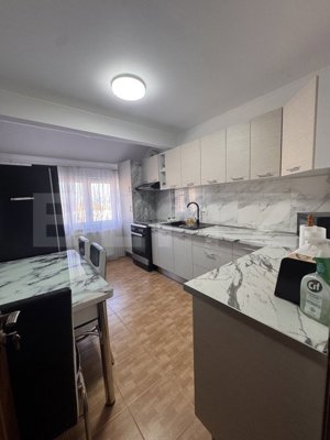 Apartament cu 3 camere, 106 mp, zona Obcini - imagine 2