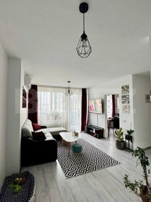 Apartament cu 2 camere, etaj intermediar, parcare subterana, zona strazii Paris