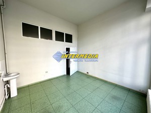 Spatiu comercial de inchiriat cu vad in Cetate suprafata de 330 mp - imagine 2