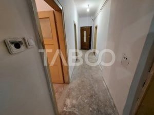 Apartament decomandat de vanzare 3 camere 78 mpu pivnita Trei Stejari - imagine 3