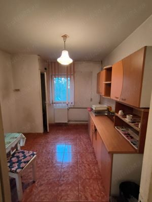 Vând apartament 2 camere la parter ( cu balcon) strada Ana Ipatescu - imagine 6