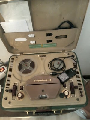 Magnetofon vechi pe lămpi,,TESLA SONET DUO" 