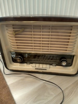 Radio vechi pe lămpi TELEFUNKEN Gavotte 