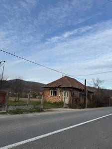 Casă bătrânească de Vanzare 