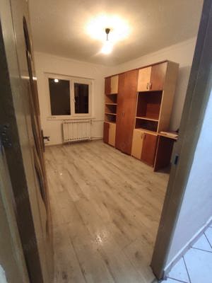 Vând urgent în Oradea,apartament Pb,cu 3 camere,65 mp,zona Bunexim,91000 euro,direct la proprietar - imagine 4