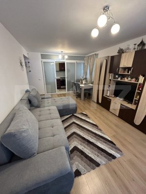 De vânzare apartament 2 camere, 52 mp, cartier Tractoru - imagine 2