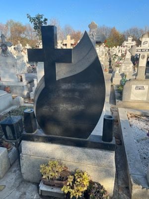 vand loc de veci cimitir Eternitatea