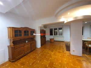 De inchiriat apartament cu 5 dormitoare, living, bucatarie si 3 bai - imagine 3