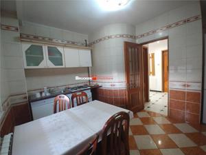 De inchiriat apartament cu 5 dormitoare, living, bucatarie si 3 bai - imagine 13