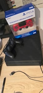 Vând Consola PS4 