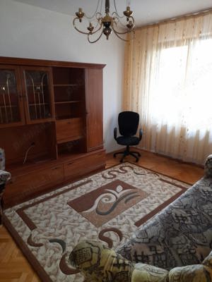 Închiriez apartament 2 camere decomandat zona Alexandru cel Bun - imagine 2