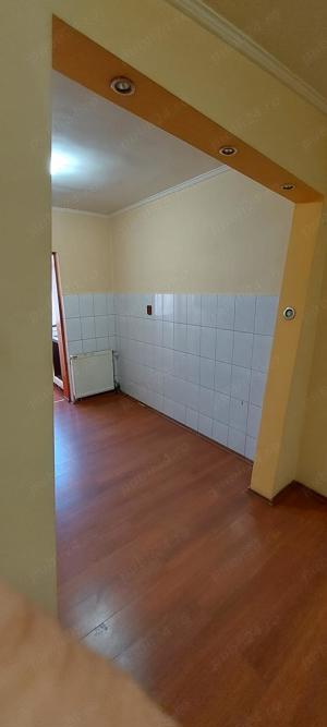 Apartament 2 camere zona Crisan 50mp etajul 3 mobilat Pret 64.000eur - imagine 3