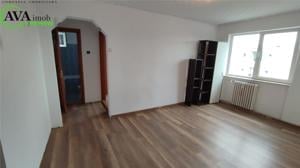 Apartament 2 camere semidecomandate, etaj 3, zona Cora