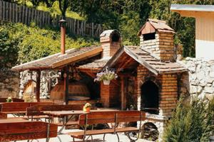 Restaurant cu terasă și 3 camere în Sasca Montană, CS, comision 0% - imagine 11