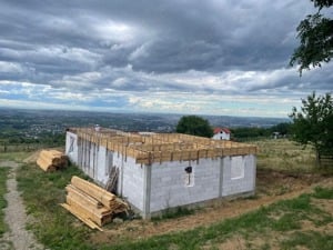 Casă în Paun , priveliște deosebită , Zona liniștită  - imagine 2