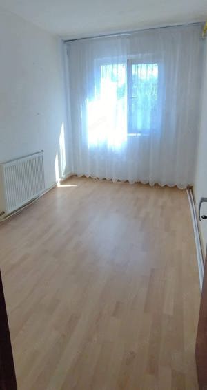 De vanzare 3 camere , etaj intermediar , 34000 euro