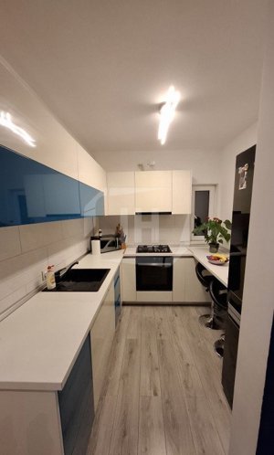 Apartament cu 3 camere, etaj intermediar, parcare - imagine 3