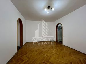 Apartament 2 camere, etaj 2, centrala proprie, zona Tipografilor - imagine 2