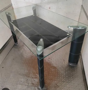 Masa de sticla eleganta cu geam securizat