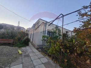 Casă  cu 5 camere de vânzare în zona Central - imagine 2