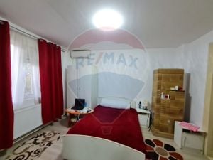 Casă  cu 5 camere de vânzare în zona Central - imagine 10