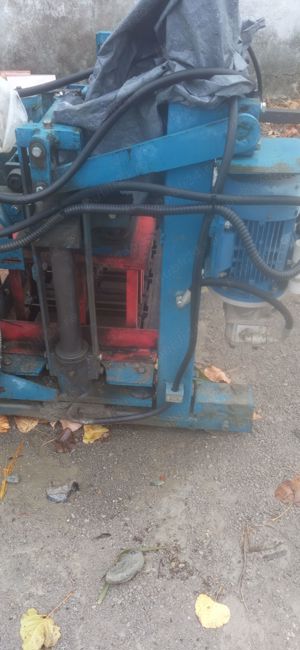 Vibropresa hidraulica pentru bolțari zidarie , fundație și stâlpi de gard - imagine 4