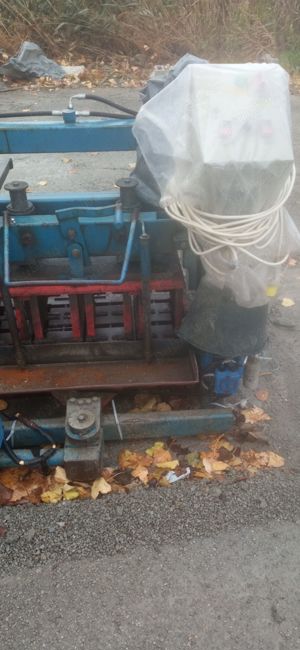 Vibropresa hidraulica pentru bolțari zidarie , fundație și stâlpi de gard - imagine 5