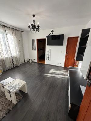 Vand apartament cu 2 camere in Deva, zona Enescu (Cuza Voda), etaj 1, bloc de caramida de 2 etaje 