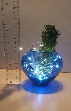 Vas decorativ sticlă albastră.